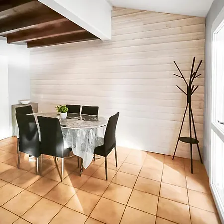 Confortable Avec Parking Et Terrasse Appartement