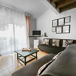 Confortable Avec Parking Et Terrasse 아파트 *