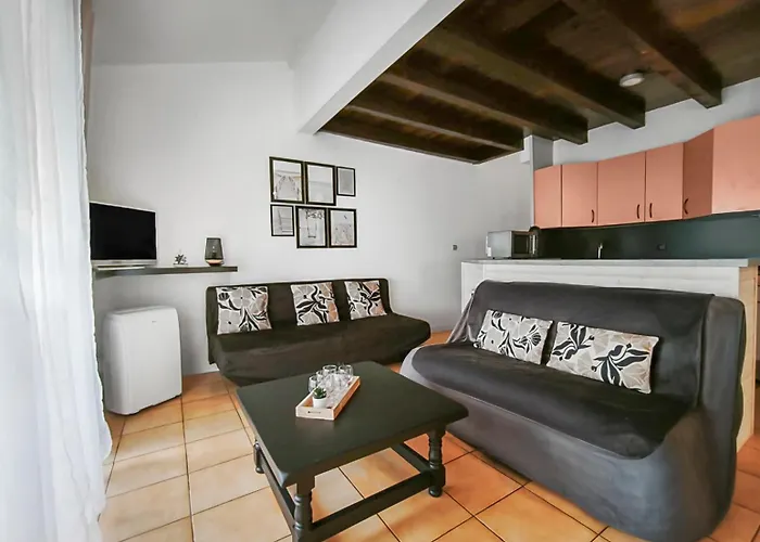דירה Confortable Avec Parking Et Terrasse