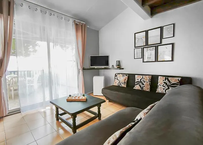 Confortable Avec Parking Et Terrasse Daire *