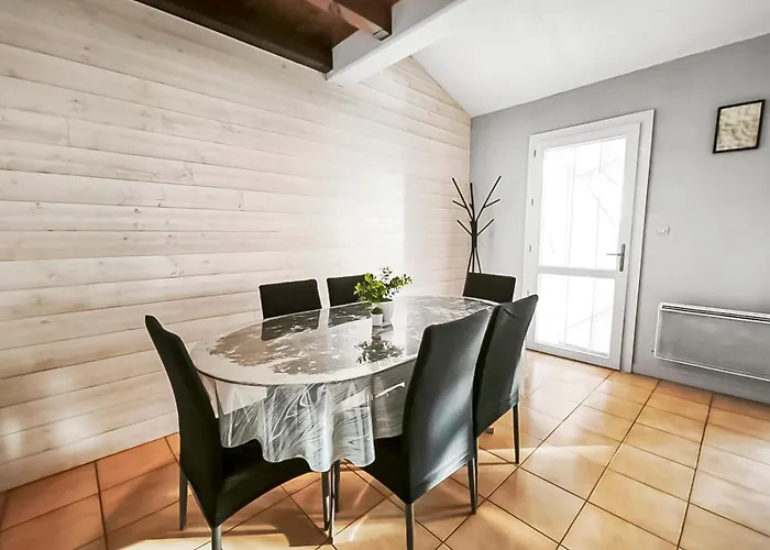 דירה Confortable Avec Parking Et Terrasse לאוקאט