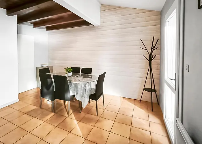 Confortable Avec Parking Et Terrasse דירה