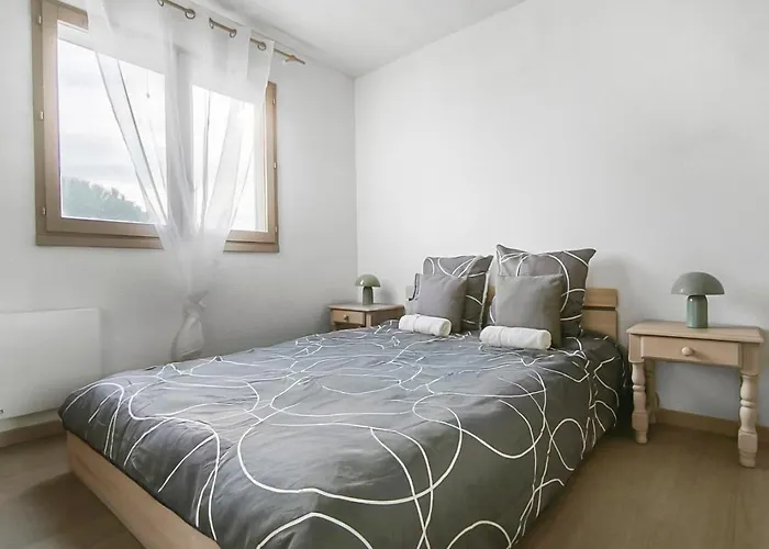 דירה Confortable Avec Parking Et Terrasse *
