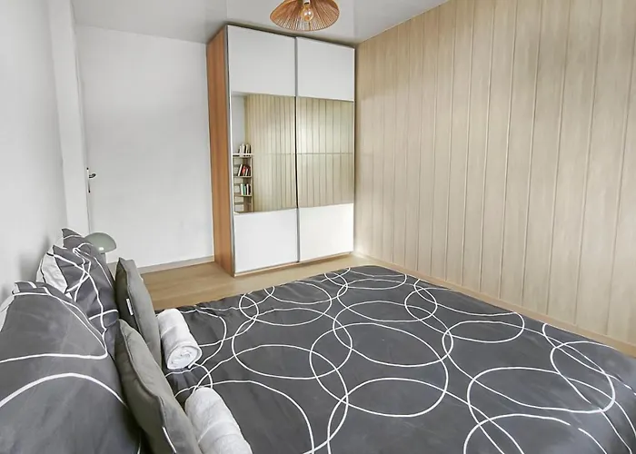Confortable Avec Parking Et Terrasse לאוקאט
